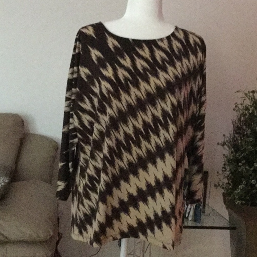 Chico’s Brown & Beige Jersey Knit Top. Scoop Neck.